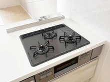 【大阪府/大阪市北区大淀南】ローレルタワーサンクタス梅田 キッチン：三口コンロ