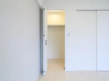 【大阪府/大阪市都島区都島北通】ライオンズマンション都島第2 収納：ウォークインクローゼット