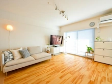 【大阪府/茨木市田中町】ジェイグラン・エル茨木 リビング：リビング部分に床暖房が設置されているため、快適な室温を保てます