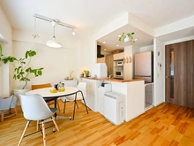 【大阪府/茨木市田中町】ジェイグラン・エル茨木 ダイニングキッチン：吊戸がない分、開放的なキッチンです
