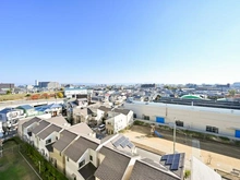 【大阪府/茨木市田中町】ジェイグラン・エル茨木 眺望：戸建街区と公園なので、
南面の建物と十分な離隔距離が確保されています