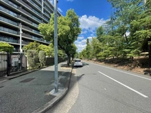 【大阪府/吹田市津雲台】ステイツ千里津雲台ビュースクエア 南側前面道路