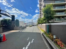 【大阪府/吹田市津雲台】ステイツ千里津雲台ビュースクエア 西側前面道路