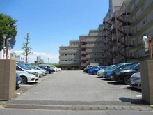 【東京都/足立区中川】プレジデント中川 駐車場：別途使用料がかかります。