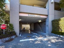 【千葉県/市川市市川南】パークシティ市川 A棟 駐車場：別途使用料がかかります。