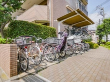 【東京都/葛飾区柴又】ライオンズマンション高砂ガーデン 駐輪場：駐輪場は有料です。
空き状況は担当までお問い合わせください。