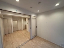 【東京都/墨田区緑】両国緑スカイハイツ 洋室：（奥）ダイニングキッチン