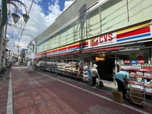 【東京都/江戸川区西小岩】オープンレジデンシア小岩ステーションフロント サンドラッグ CVS小岩北口店（現地より約130m）