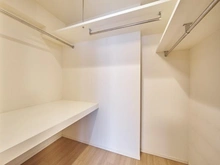 【東京都/府中市東芝町】プラウド府中東芝町 収納：ウォークインクローゼット(6帖洋室)
