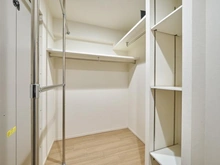 【東京都/府中市東芝町】プラウド府中東芝町 収納：ウォークインクローゼット(7帖洋室)