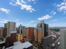 【東京都/府中市宮町】マイキャッスル府中宮町 眺望：サービスルーム(納戸)の窓から