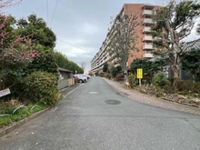 【東京都/国分寺市泉町】西国分寺史跡通り住宅 2号棟 前面道路