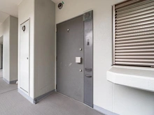 【東京都/多摩市連光寺】ライオンズ聖蹟桜ヶ丘パシーナ C棟 玄関