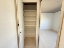 【神奈川県/横浜市港南区港南台】港南台めじろ団地 48号棟 収納：廊下