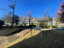 【神奈川県/横浜市港南区港南台】港南台めじろ団地 48号棟 さんかく広場（現地より約50m）