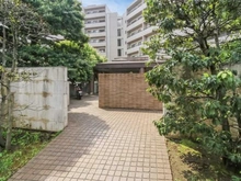 【神奈川県/横浜市磯子区丸山】ヒルトップ横濱根岸セントラルコート アプローチ