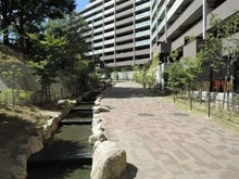 【大阪府/吹田市桃山台】グランファースト千里桃山台 7号棟 敷地内