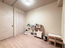 【大阪府/吹田市片山町】プラウド吹田 洋室