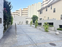 【大阪府/吹田市山田西】プラウド千里山田 アプローチ