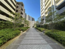 【大阪府/吹田市桃山台】グランファースト千里桃山台 7号棟 アプローチ