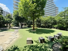 【大阪府/吹田市千里丘北】ミリカ・ヒルズ II街区　F棟 敷地内