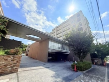 【大阪府/吹田市藤白台】プラウド北千里 アプローチ