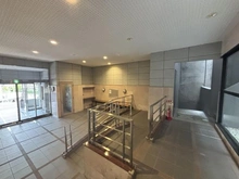 【大阪府/吹田市山田東】エスリード万博公園 エントランス