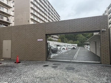 【大阪府/吹田市藤白台】プラウド北千里 駐車場