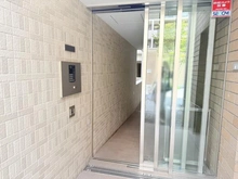 【大阪府/吹田市藤白台】プラウド北千里 裏エントランス