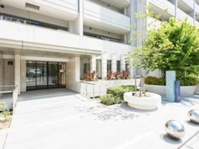 【大阪府/吹田市南金田】プラウド江坂サウスマーク アプローチ