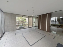 【兵庫県/西宮市瓦林町】パークホームズ西宮北口 エントランス：風除室