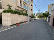 【兵庫県/西宮市松園町】プラウド夙川松園町 前面道路：マンション東側
