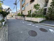 【兵庫県/西宮市松園町】プラウド夙川松園町 前面道路：マンション東側