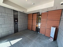 【兵庫県/西宮市奥畑】プラウド苦楽園 エントランス：風除室