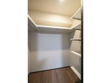 【兵庫県/西宮市名次町】プラウド夙川名次町 収納：洋室約7.9帖内ウォークインクローゼット