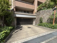 【兵庫県/西宮市松並町】ジェイグラン甲子園口松並町 駐車場：入口
