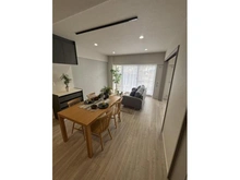 【兵庫県/宝塚市光明町】宝塚パークハイツ リビング・ダイニング：※家具・調度品は販売価格に含まれておりません
（右）洋室