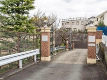 【神奈川県/横浜市青葉区奈良町】ランドシティ玉川学園ロイヤルテラス アプローチ：エントランスゲート