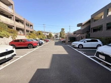 【神奈川県/横浜市青葉区若草台】フォンテーヌブロー青葉台 駐車場：敷地内駐車場100％設置