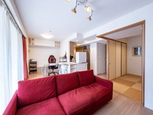 【神奈川県/横浜市青葉区藤が丘】プラウド青葉藤が丘 リビング・ダイニング：（右）和室