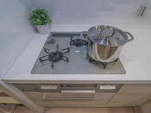 【神奈川県/川崎市麻生区上麻生】新百合ヶ丘パークハウス2番街 キッチン：三口コンロ