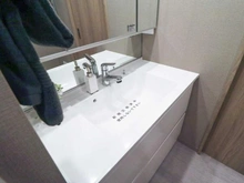 【神奈川県/川崎市麻生区上麻生】新百合ヶ丘パークハウス2番街 洗面室：三面鏡裏収納付き洗面化粧台