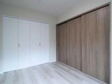 【神奈川県/川崎市麻生区上麻生】新百合ヶ丘パークハウス2番街 洋室：約6.0帖