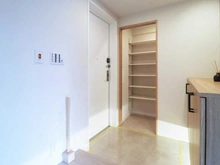 【神奈川県/川崎市麻生区上麻生】新百合ヶ丘パークハウス 玄関：シューズインクローゼット付