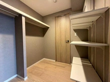 【神奈川県/川崎市幸区遠藤町】グランシティユーロレジデンス川崎 収納：ウォークスルークローゼット