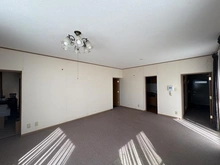 【神奈川県/川崎市宮前区土橋】東急ドエル宮前平ビレジ B棟 リビング・ダイニング：【家具調度品は価格に含まれません】