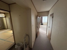 【神奈川県/川崎市宮前区土橋】東急ドエル宮前平ビレジ B棟 廊下：【家具調度品は価格に含まれません】