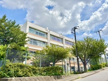 【神奈川県/川崎市宮前区けやき平】宮前平グリーンハイツ 15号棟 川崎市立平小学校（現地より約350m）：