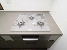 【神奈川県/川崎市宮前区犬蔵】グランシティたまプラーザI キッチン：三口コンロ