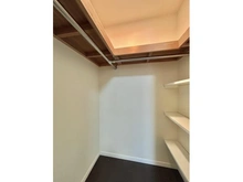 【神奈川県/横浜市青葉区桜台】リビオ青葉桜台パークエミネンス ウォークインクローゼット：約6.0帖洋室内